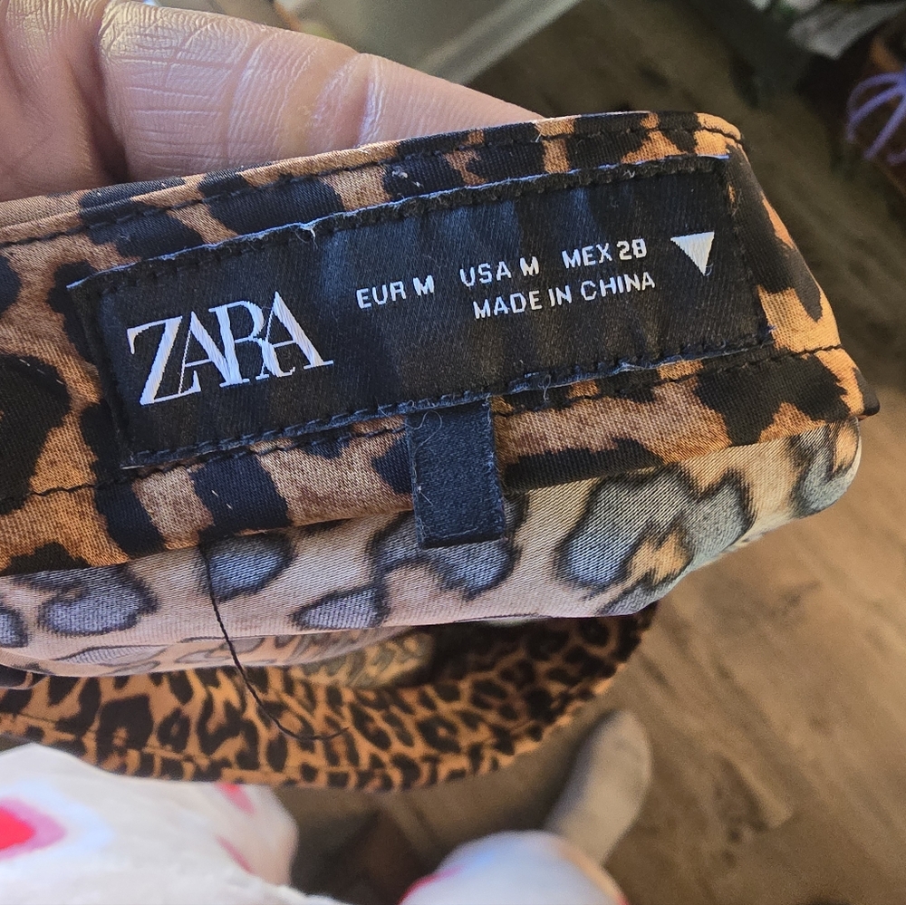 Ultra Chic Zara Leopard Print Midi Skirt - Picture 3 of 7